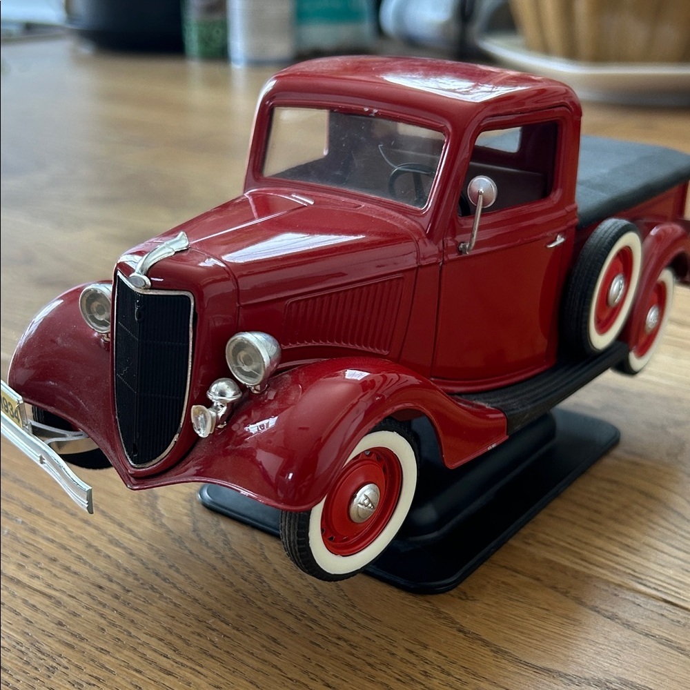 Vintage 1934 plate v8 Red Model FORD Truck - Picture 2 of 15